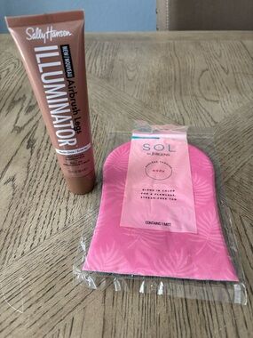 Sally Hansen Airbrush Legs Illuminator + Jergens Mitt Bundle Glow Set